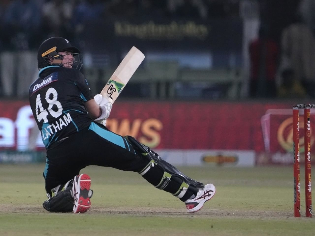 Tom Latham’s match-winning knock propels New Zealand to thrilling four-run win over Pakistan