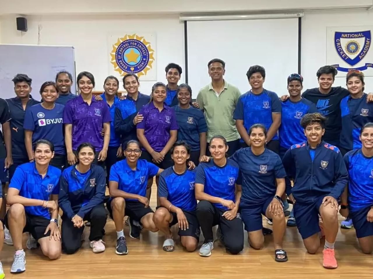 Rahul Dravid gives a pep talk to the Indian women’s team ahead of their Bangladesh tour