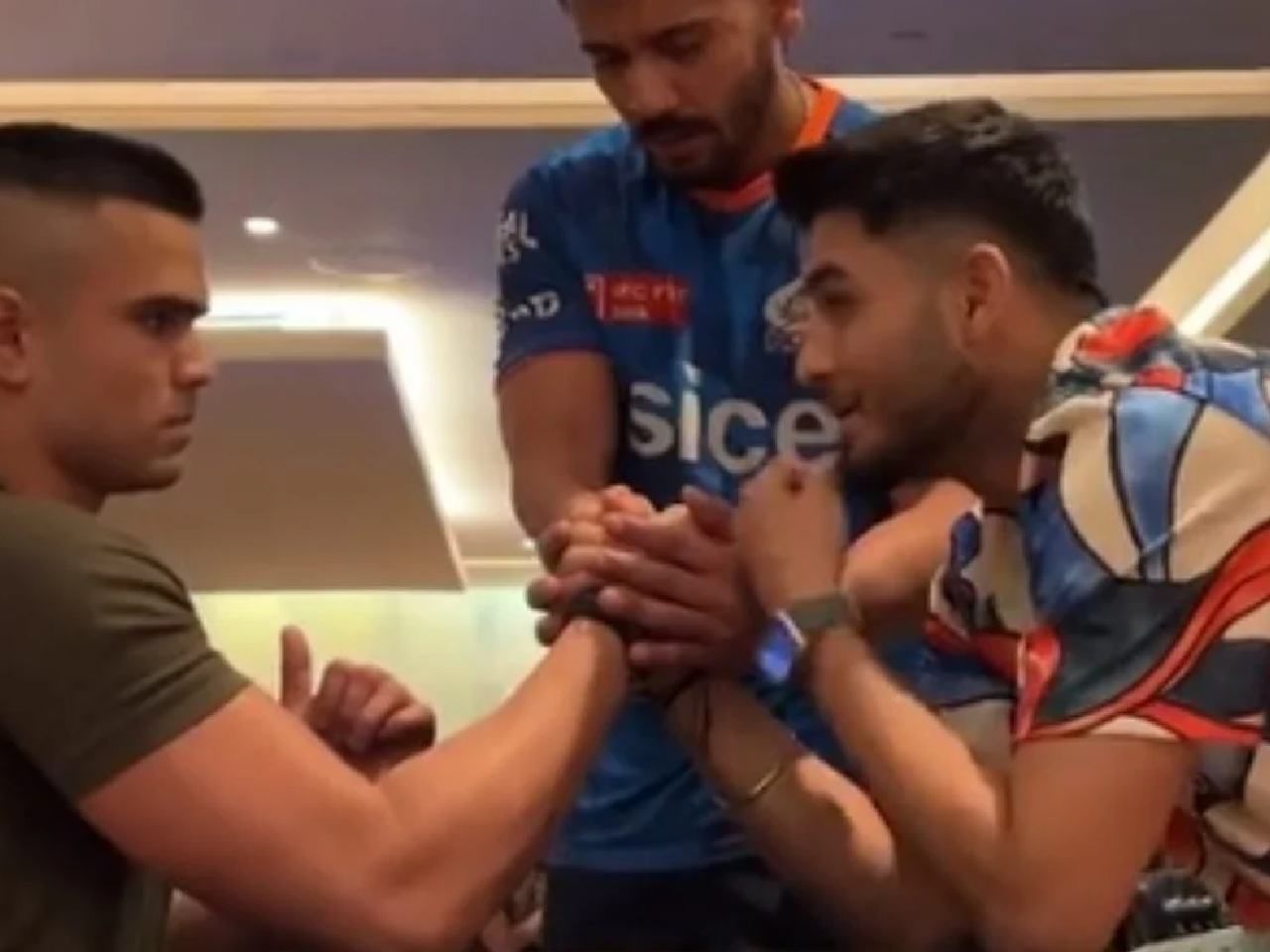 Watch video: Arjun Tendulkar, Nehal Wadhera arm wrestle ahead of Mumbai Indians’ crucial game vs Sunrisers Hyderabad